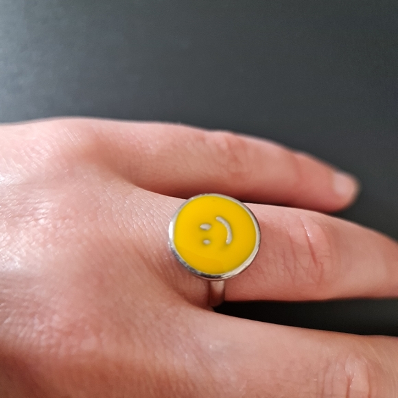 ⭐HOST PICK⭐ Smiley Ring Set - Picture 5 of 9